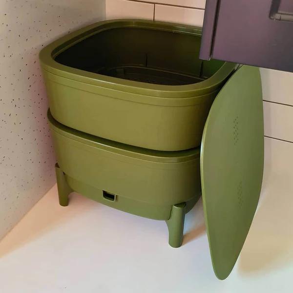 Plastia wormery 03 from Wiggly Wigglers